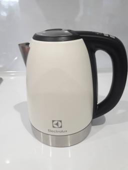 Электрочайник Electrolux EEWA7700W